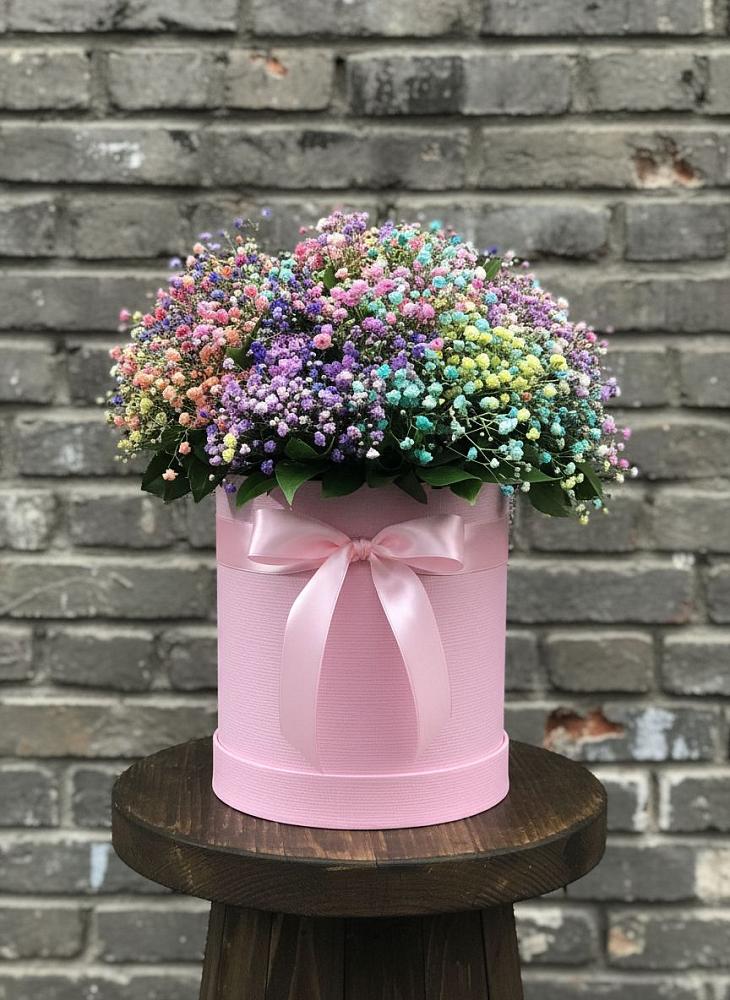 Цветочная композиция из Гипсофила и Розы в шляпной коробке в Тугулуке