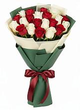 Букет Микс из красных и белых роз в Тугулуке