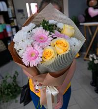Букет цветов из:  Герберы, Розы и Хризантемы в Тугулуке