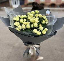 Букет Белые кустовые розы Солинеро в Тугулуке