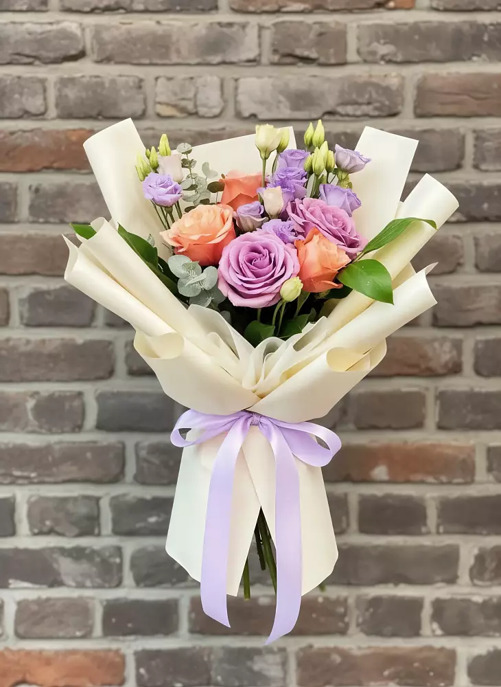 Букет цветов из: Лизиантусы и Розы в Тугулуке