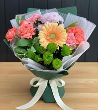 Букет цветов из:  Гвоздики, Розы, Герберы и Хризантемы в Тугулуке