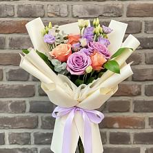 Букет цветов из:  Лизиантусы и Розы в Тугулуке