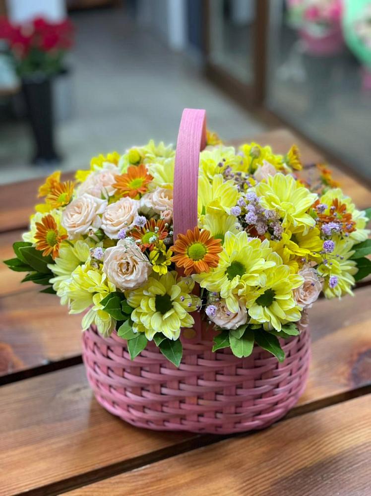 Цветочная композиция из Хризантемы и Розы в корзине в Тугулуке
