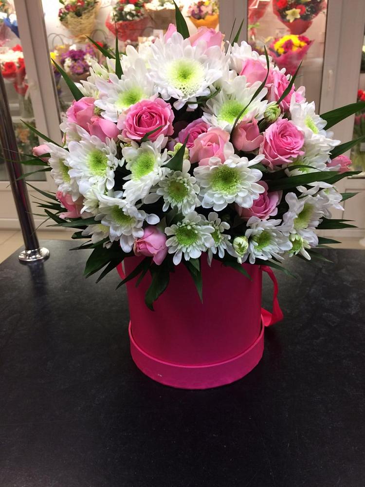 Цветочная композиция из Розы и Хризантемы в шляпной коробке в Тугулуке